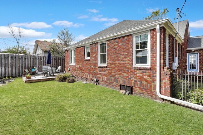 Building Photo - Beautiful Home in Desirable Ardsley Park