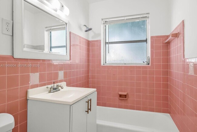 Building Photo - 501 NE 82nd Terrace