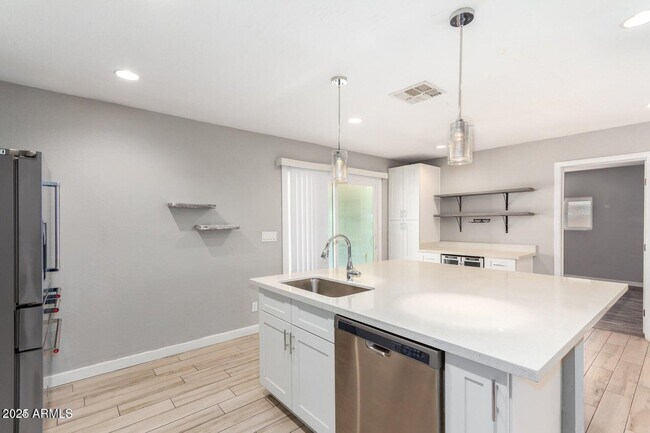 Building Photo - 3526 W Seldon Ln