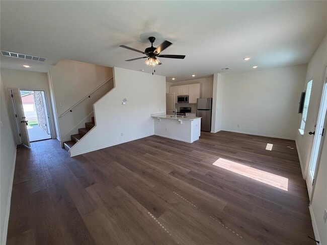 Building Photo - 303 Aaran Way