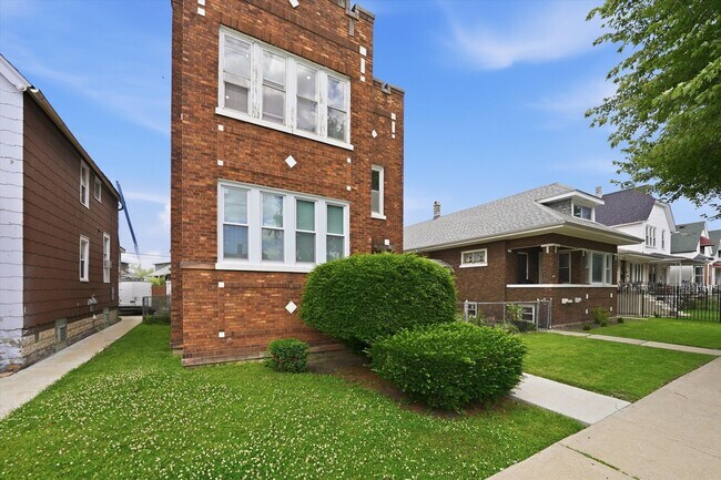 Building Photo - 3244 W 62nd Pl