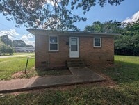 Building Photo - Charming 2BD/1BA End Unit