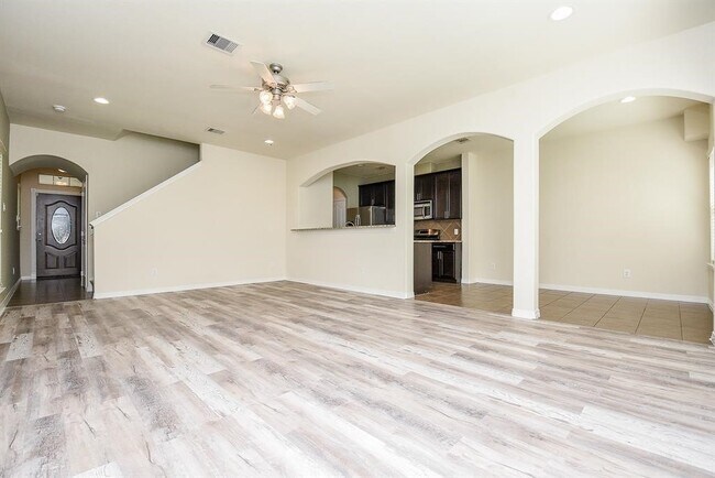 Building Photo - 8908 Clovermist Dr