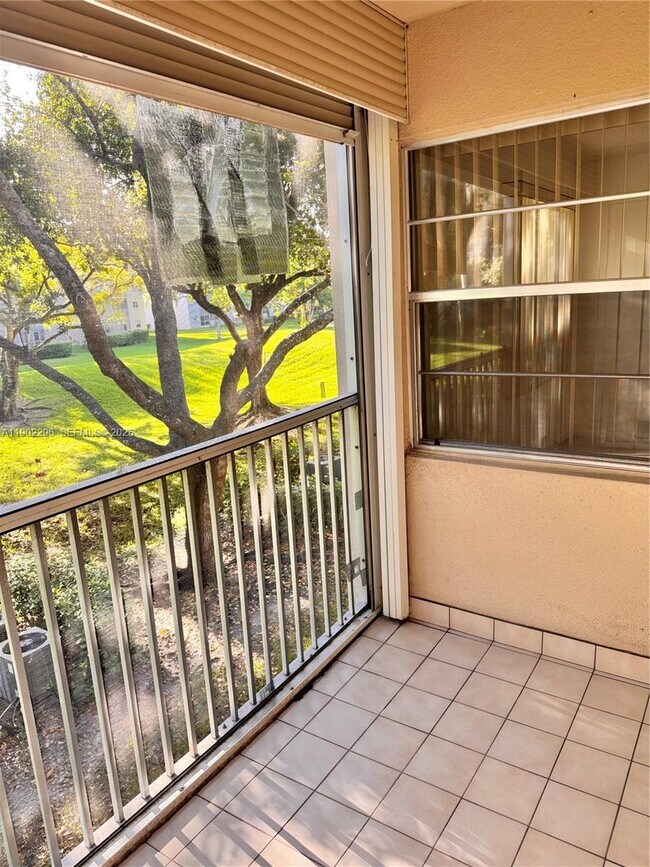 Building Photo - 1251 SW 125th Ave