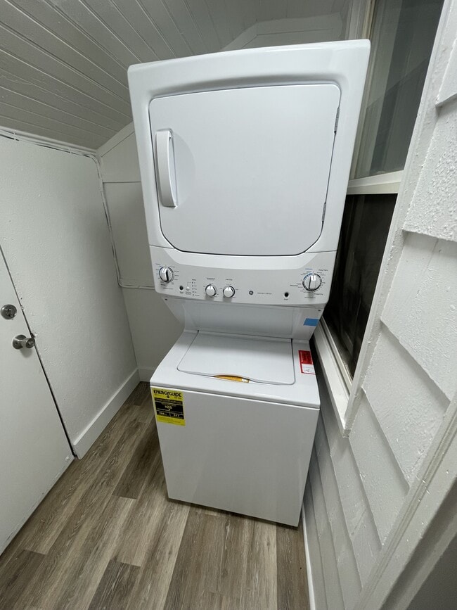 Building Photo - 311 Marshall St