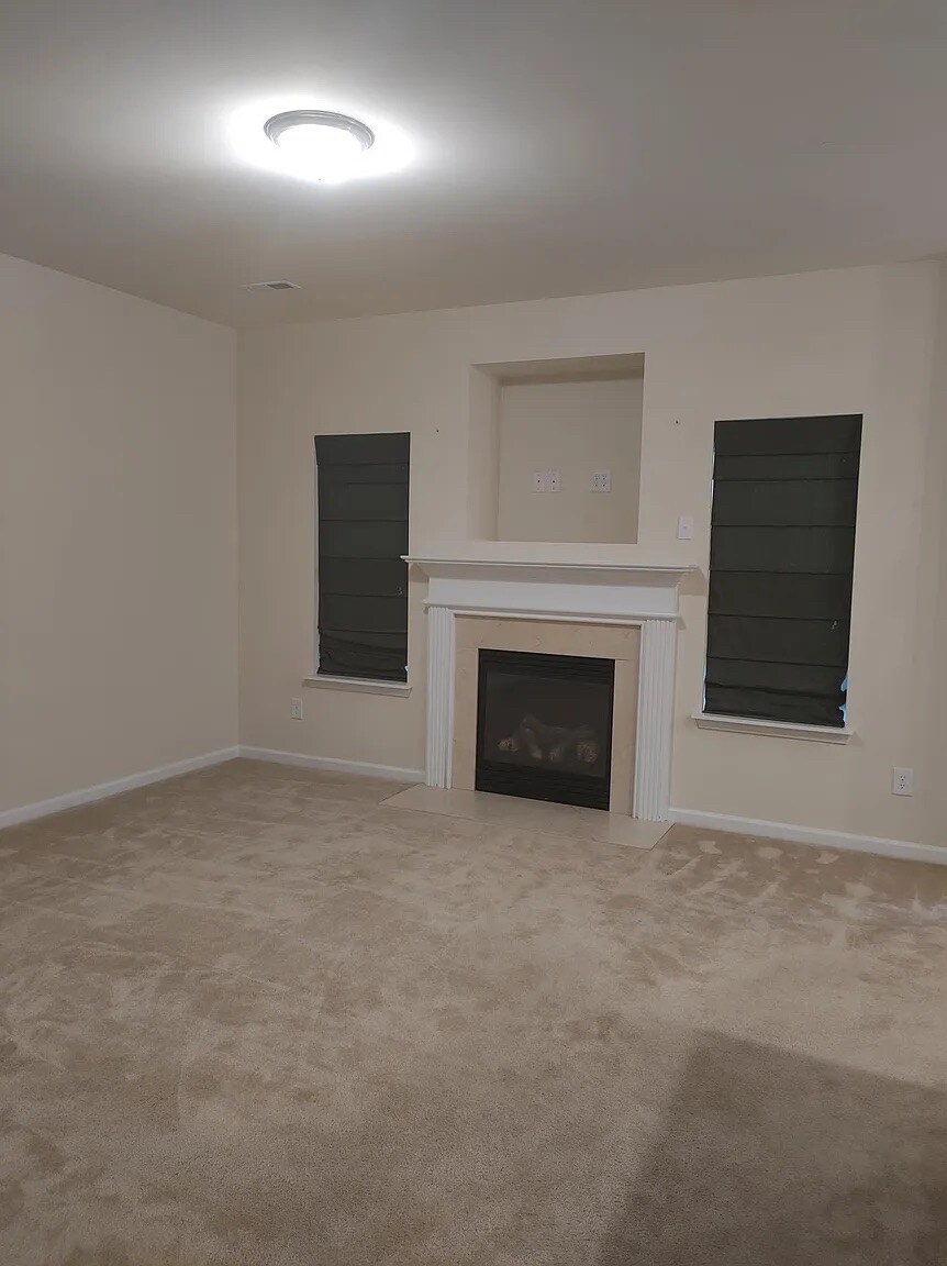 Building Photo - Room in Townhome on Singleleaf Lane