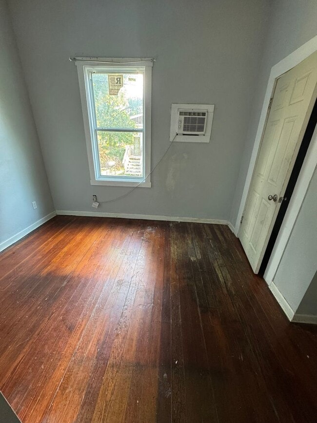 Building Photo - Highland 2 Bedroom Apartment