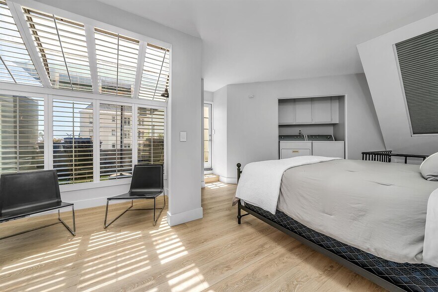 Building Photo - 1412 N Crescent Heights Blvd