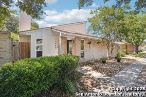 Building Photo - 13823 Brays Forest