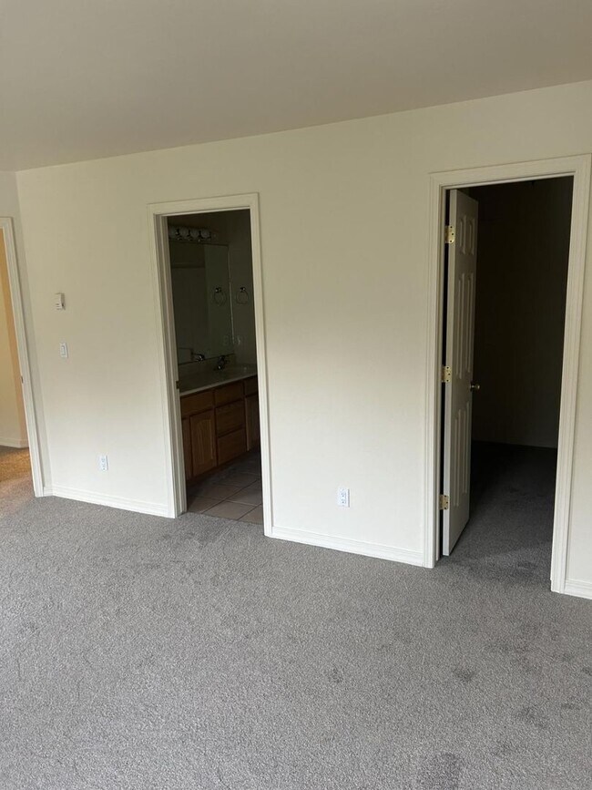 Building Photo - 3150 Quasar St