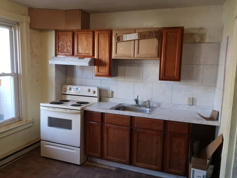 Primary Photo - 827 Laufer St