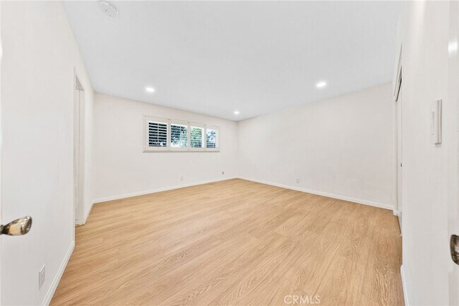 Building Photo - 612 N Maryport Ave