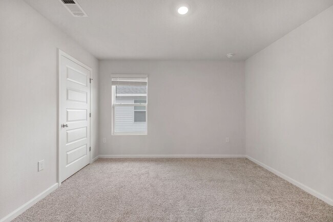 Building Photo - Beautiful 3BR Home with Privacy-Fenced Backyard in The Woodlands