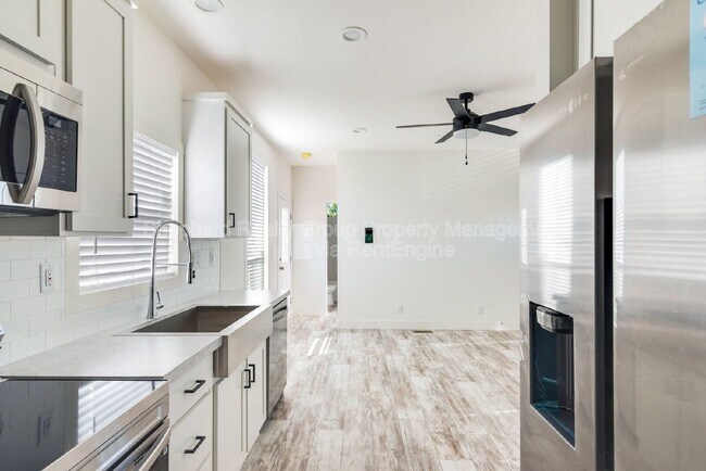 Building Photo - 15914 Dauchy Ave