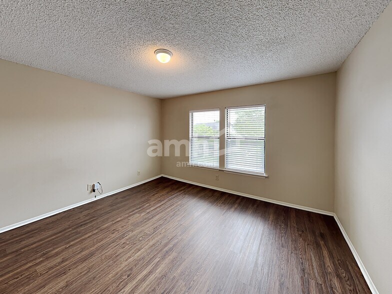 Building Photo - 6678 Snow Meadow Dr