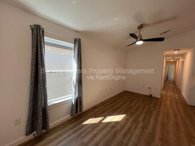 Building Photo - 3241 Damon Dr