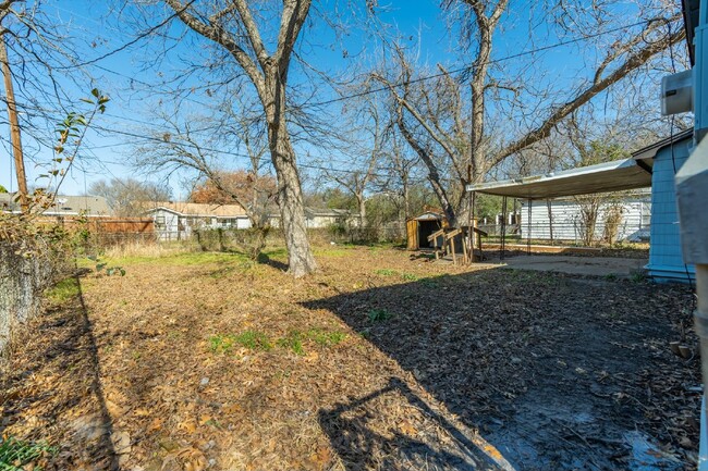 Building Photo - Charming 3-Bedroom Haven on Windsor Avenue...