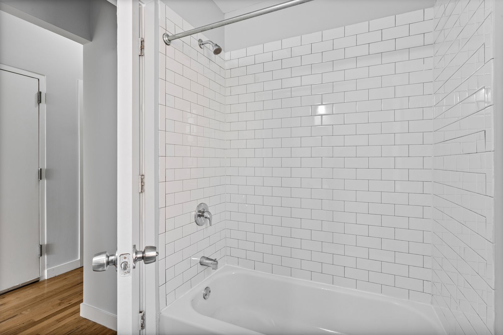 Building Photo - 7451 N Greenview Ave