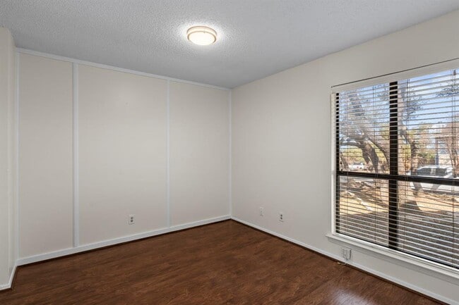 Building Photo - 8403 Sage Mountain Dr