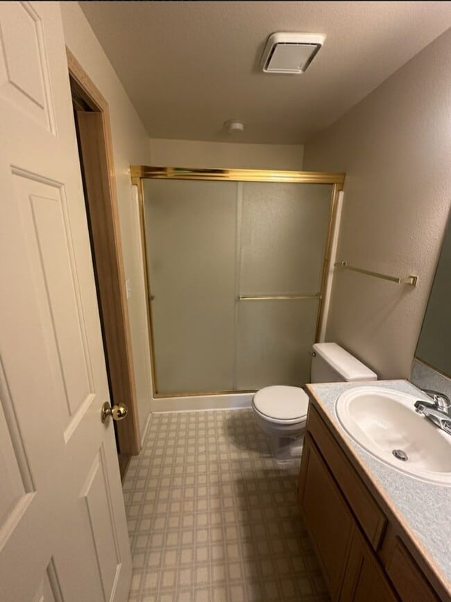 Building Photo - Ranch, 2 Bedroom + Bonus Room / Office.