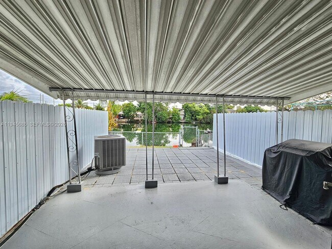 Building Photo - 0000 00000