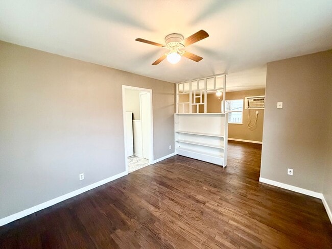Building Photo - Beautiful 1 bedroom duplex in the heart of it all.