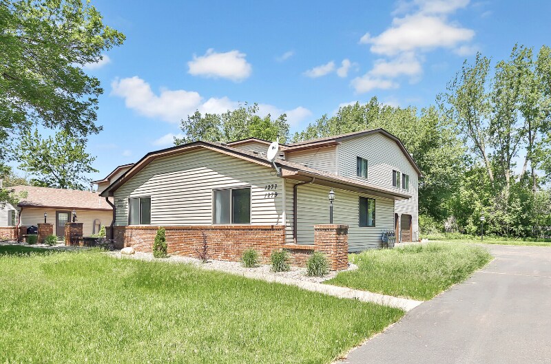 Building Photo - 1271 Greenbriar Ct