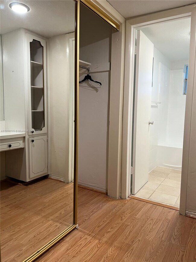 Building Photo - 1521 NW 43rd Ave