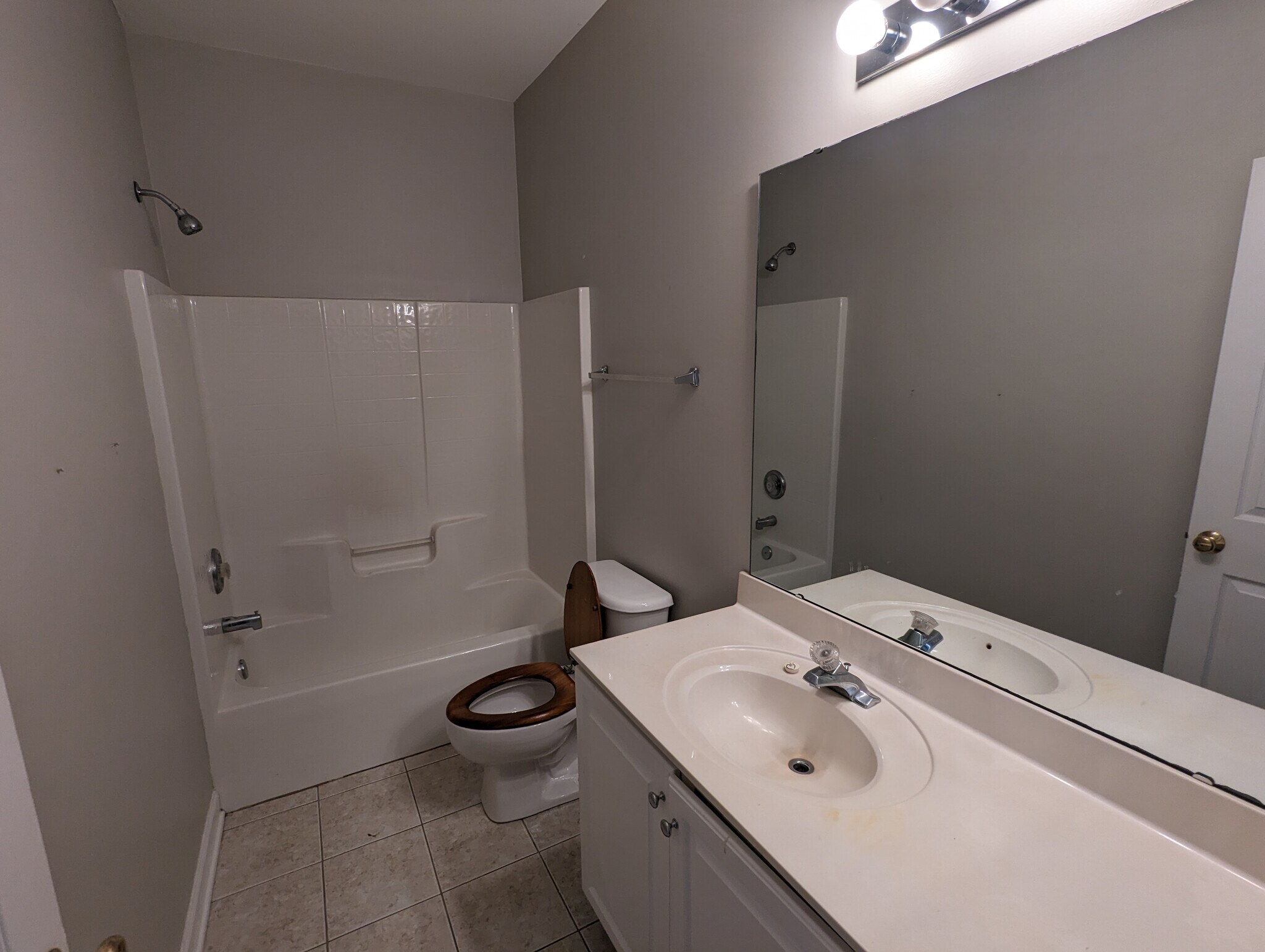 Building Photo - Room in House on Priory Ct