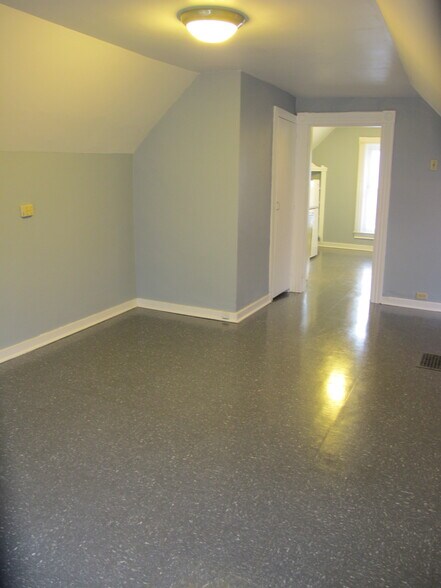 Building Photo - 1134 South Avenue