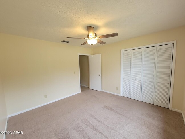 Building Photo - 738 Oak Ave