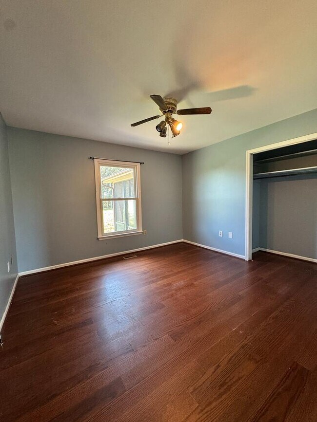 Building Photo - 1422 Old Peachland Rd