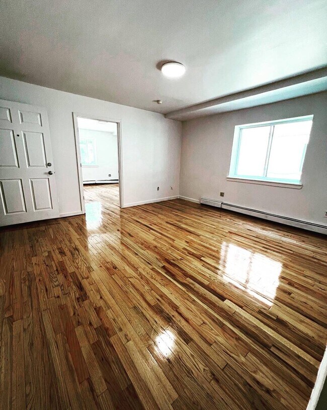 Building Photo - 4336 Baychester Ave