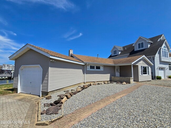 Building Photo - 106 E Granada Dr