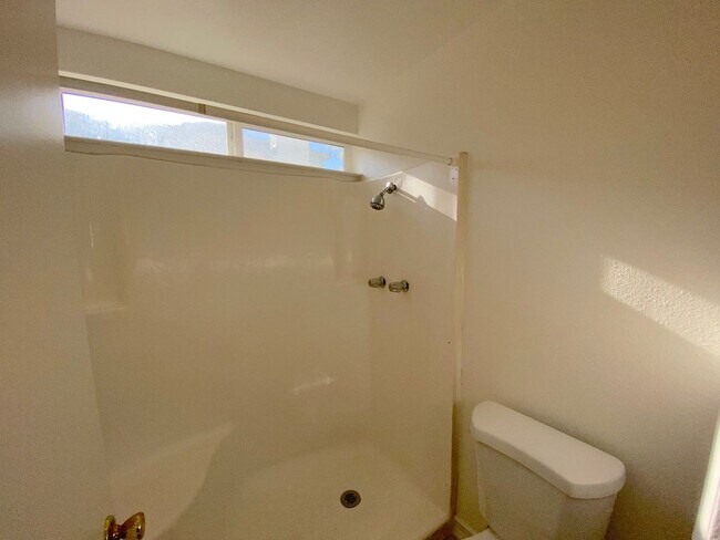 Building Photo - 843 Glen Martin Dr