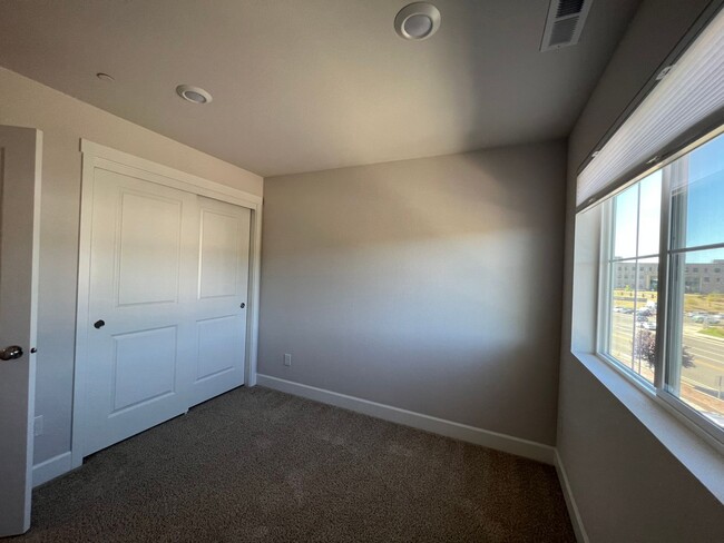 Building Photo - Beautiful 4 Bedroom 3.5 BA Home! Mother in Law Suite, Attached Garage & Top floor Bonus Room!