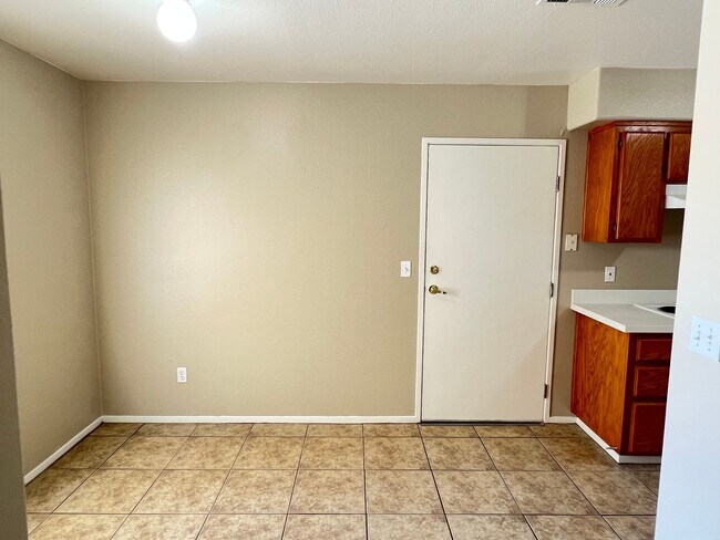 Building Photo - 1320 Reddick Ln
