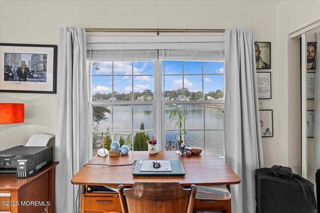 Building Photo - 1503 Comstock St