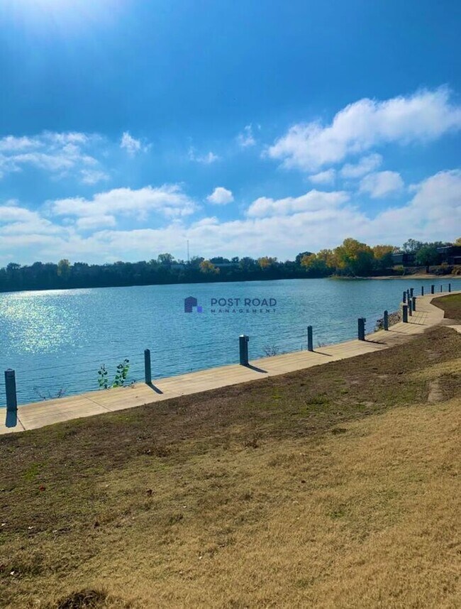 Building Photo - 2902 S Osage Ave