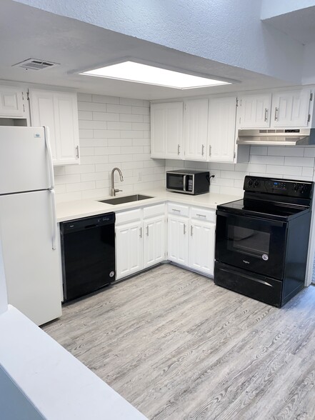 Building Photo - 311 Kings Way Dr