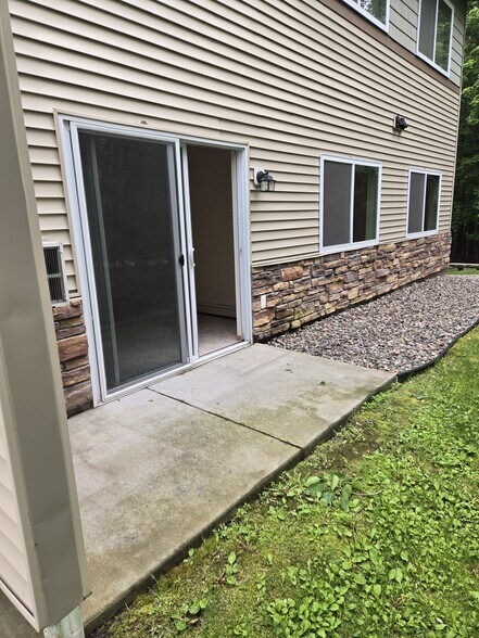 Building Photo - 1215 Golf Course Rd