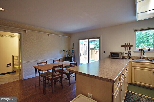 Building Photo - 1450 Greenmont Ct