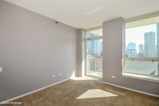 Building Photo - 600N N Kingsbury St