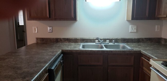 Building Photo - 3925 Highridge Dr SW