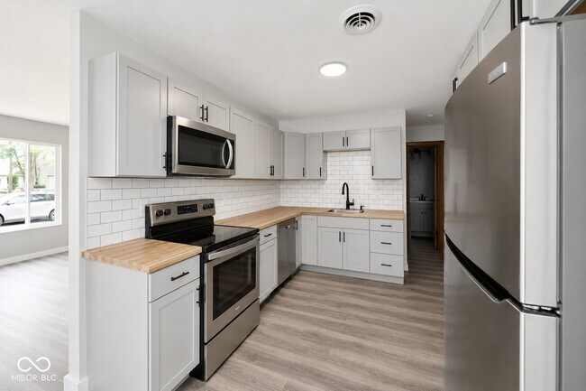 Building Photo - 3550 Eisenhower Dr