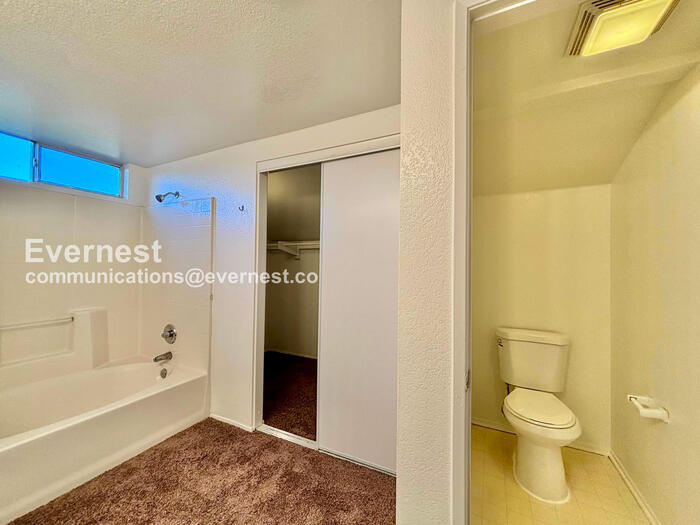 Building Photo - 27620 Parkside Dr