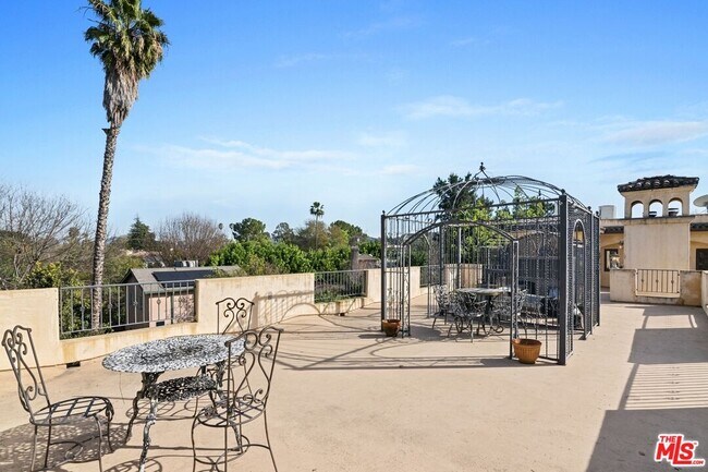 Building Photo - 12841 Landale St