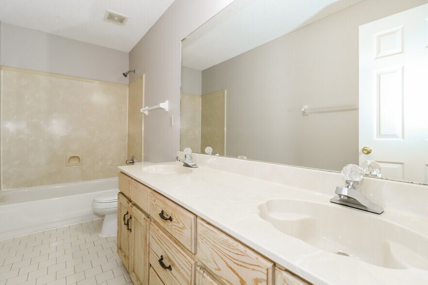 Building Photo - 8818 Lybrook Cove E