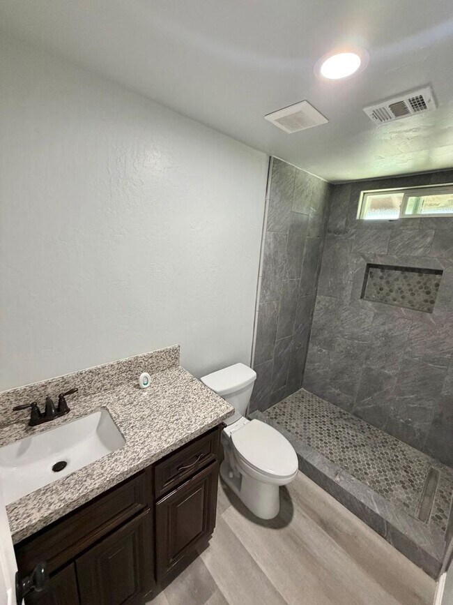 Building Photo - renovated and charming single family home in Delano - COMING SOON!