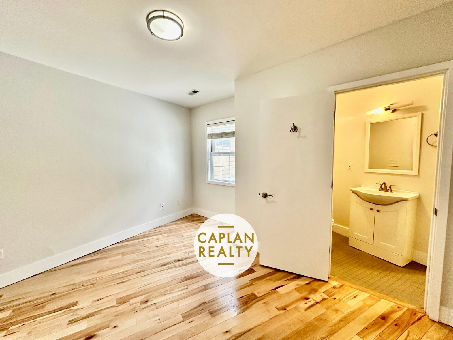 Building Photo - 324 Ashmun St